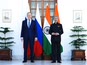 : שר החוץ ההודי ס.ג'ישנקר עם שר החוץ הרוסי סרגיי לברוב [צילום: טוויטר של שר החוץ ההודי ס.ג'ישנקר/AP]