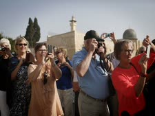תיירים בירושלים [צילום: פלאש 90]