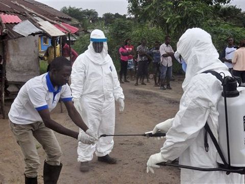 בדיקות אבולה בליבריה [צילום: AP / Abbas Dulleh]