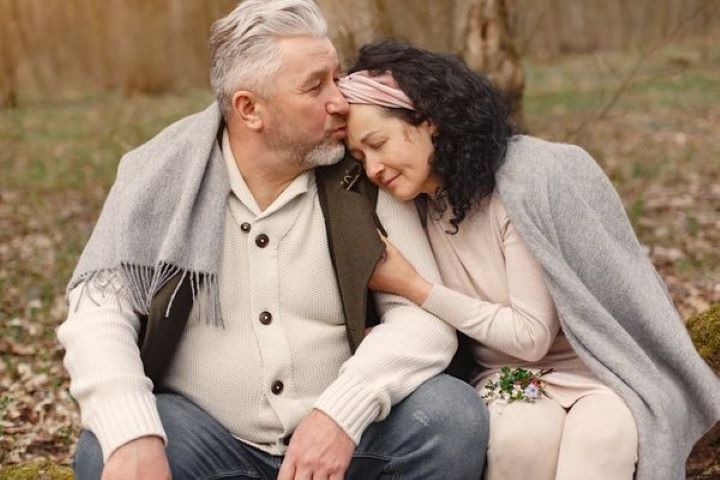 איך לשמור על תפקוד מיני וזוגיות בריאה אחרי גיל 50
