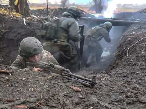 חיילים רוסים באוקראינה הכבושה [צילום: AP]